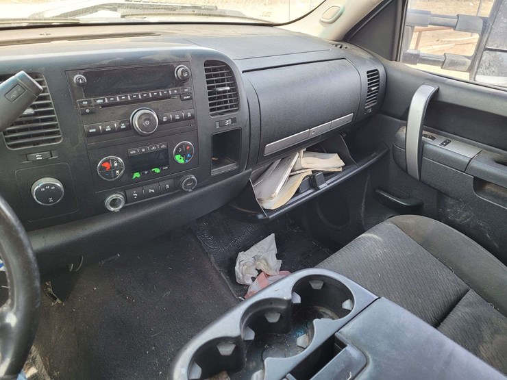 2010-chevrolet-silverado-2500-lt-image-17