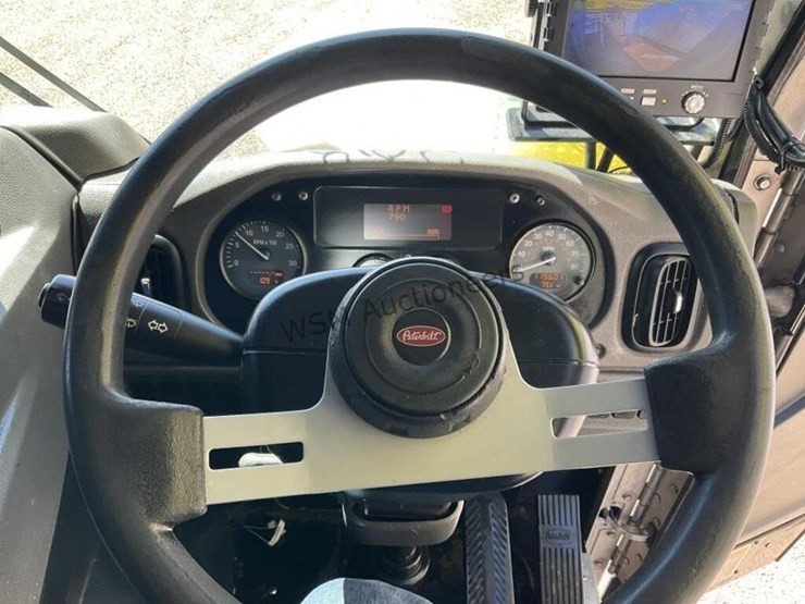 2018-peterbilt-520-image-19