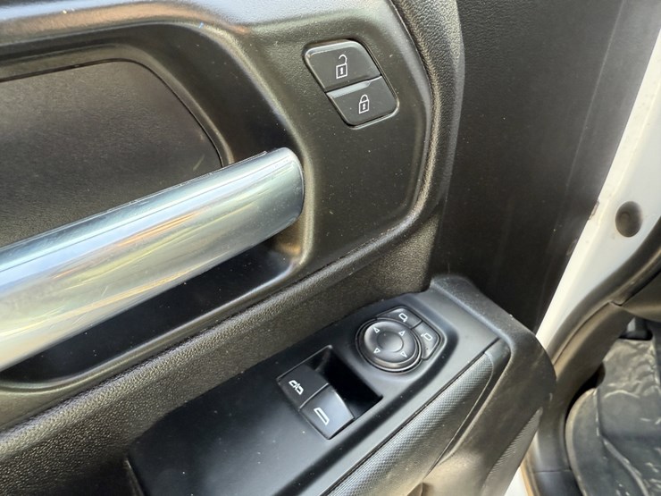 2022-chevrolet-silverado-3500hd-image-13