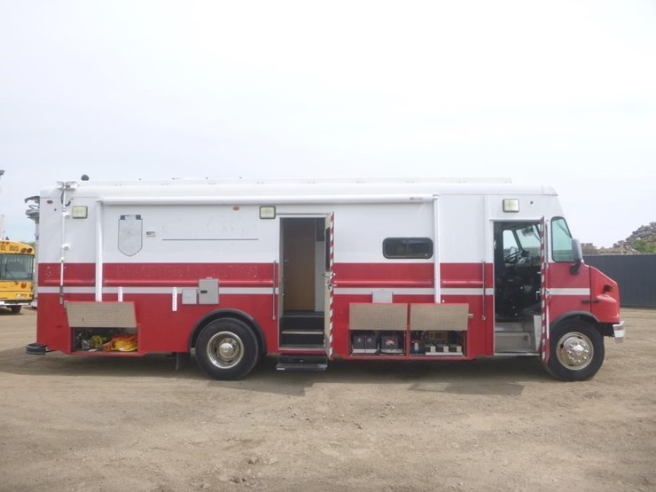 2005-freightliner-mt55-image-12