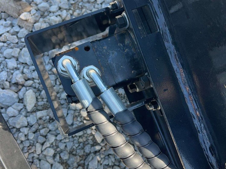 sdlanch-mini-skid-steer-hydraulic-sweeper-image-2