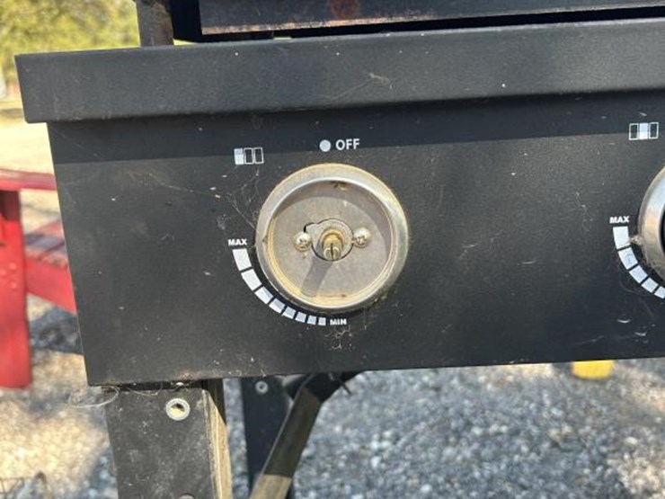 #208-•-expert-flat-top-grill---propane-image-4