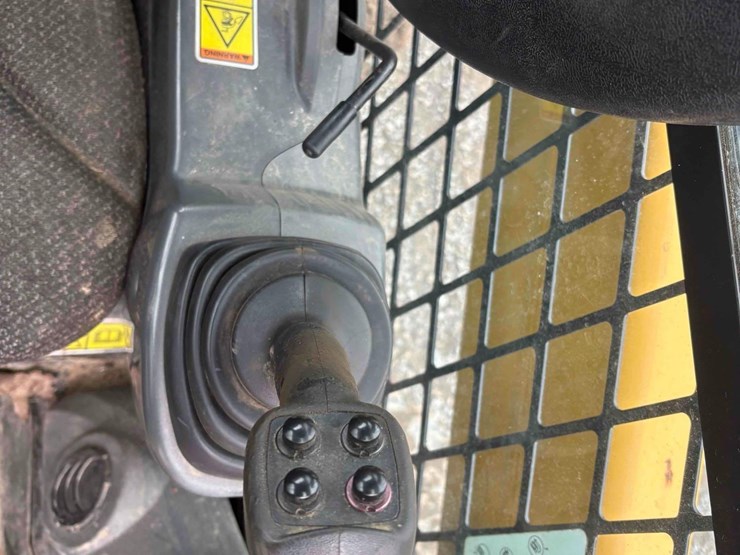 2019-caterpillar-272d2-image-12