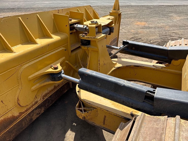 2015-caterpillar-d6n-lgp-image-9