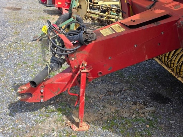 new-holland-853-image-17