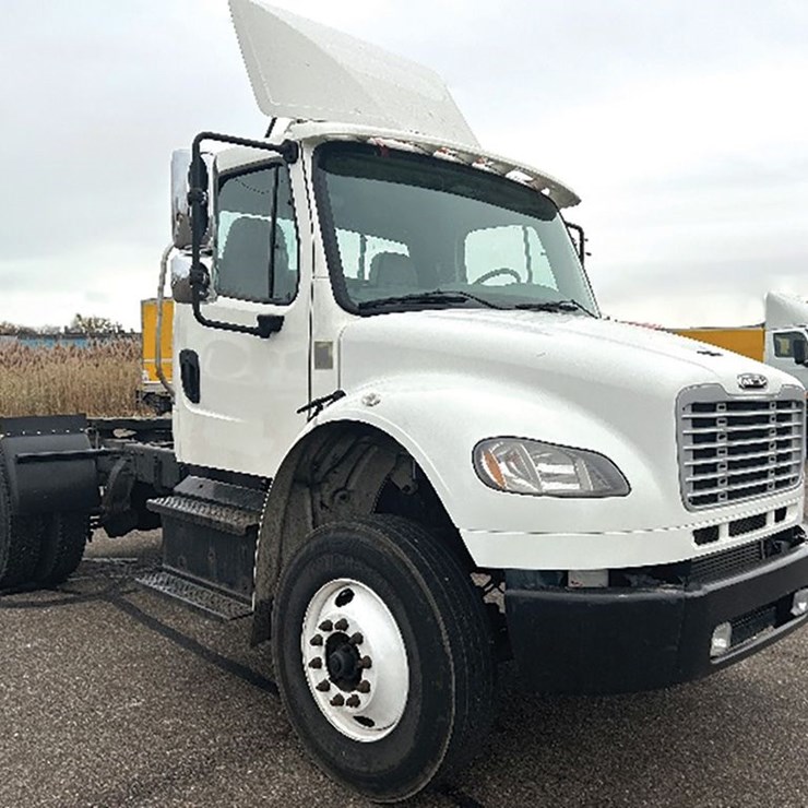 2020 FREIGHTLINER M2
