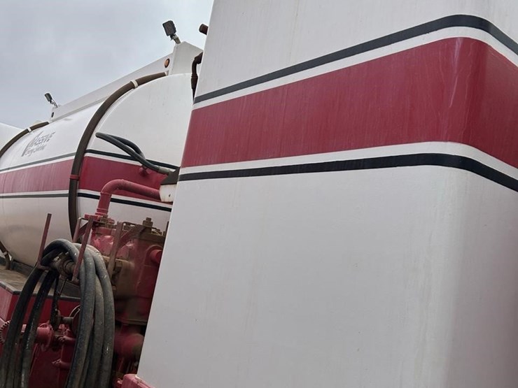 2004-peterbilt-357-image-6