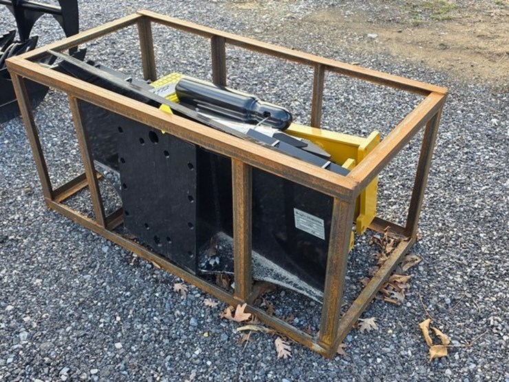 new-cfg-skidloader-rock-hammer-image-2