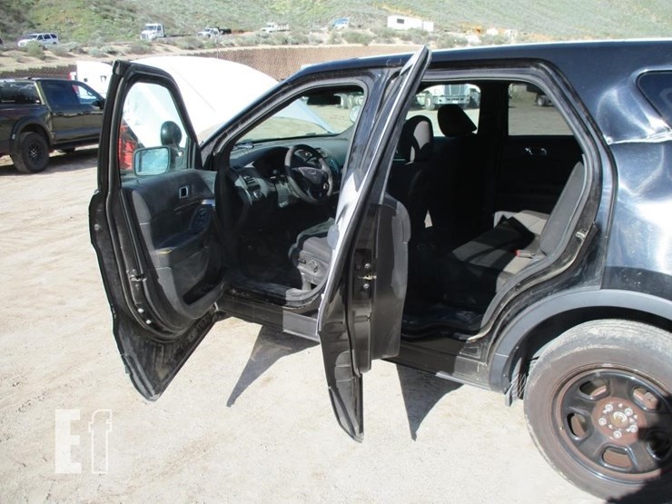 2018-ford-explorer-image-13