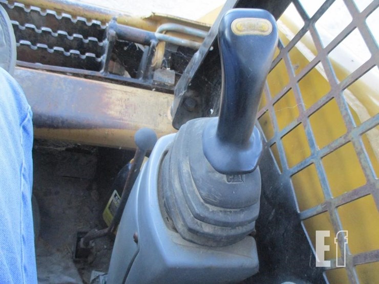 2002-caterpillar-246d-image-7