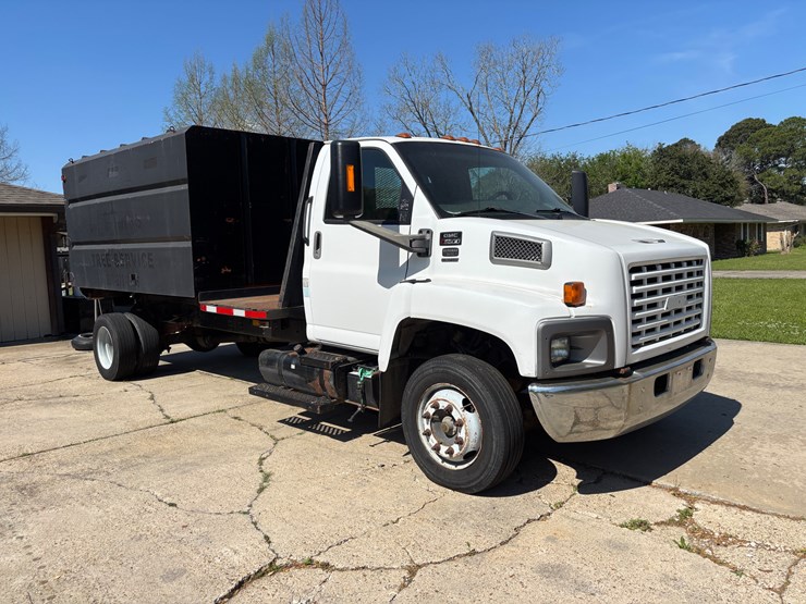 #300-•-2006-gmc-c6500-forestry-chip-truck-image-5