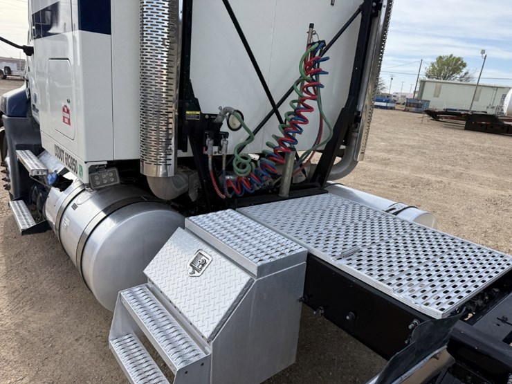 2015-mack-pinnacle-cxu613-image-8