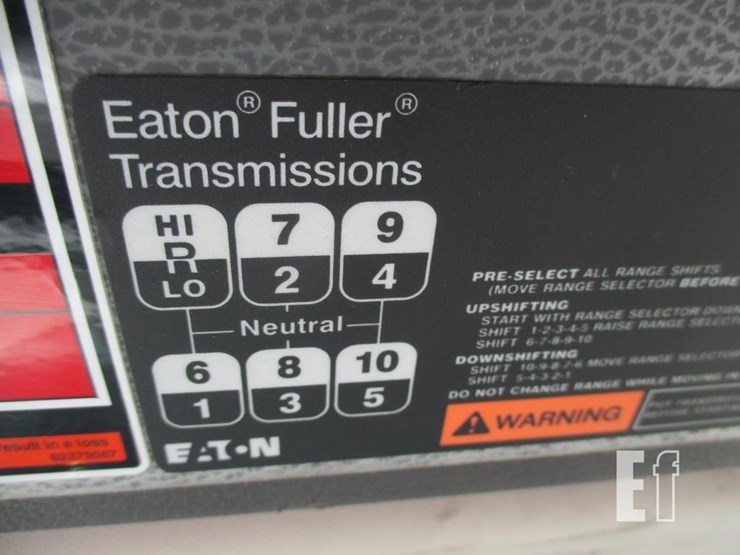 2015-volvo-10-image-15