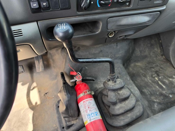 2006-ford-f650-xlt-image-16