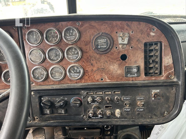 2004-peterbilt-357-image-46