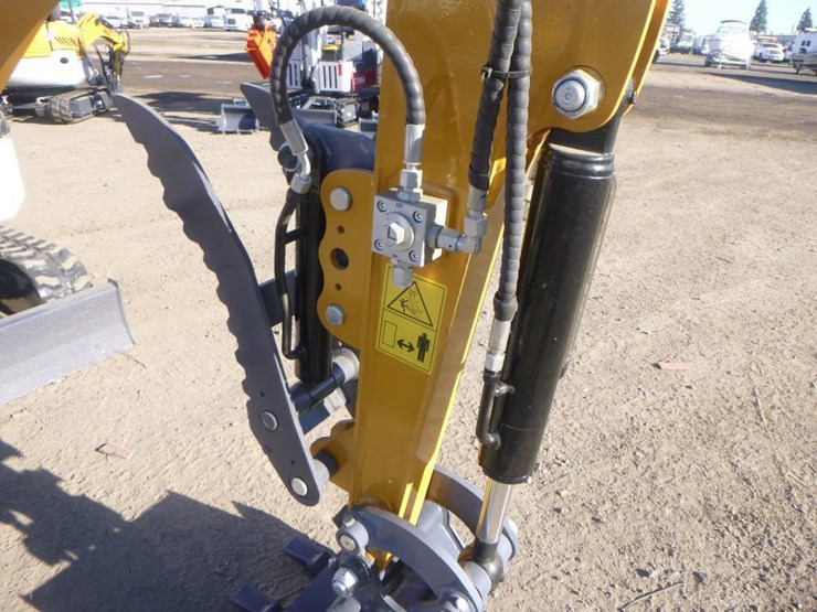 me20-hydraulic-excavator-image-12