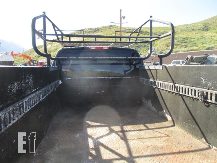 2003-chevrolet-3500-image-15