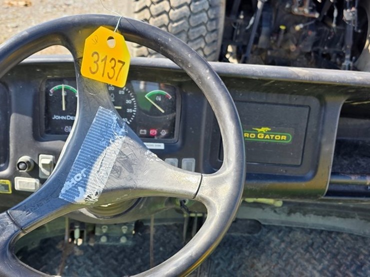 2020-john-deere-gator-image-26