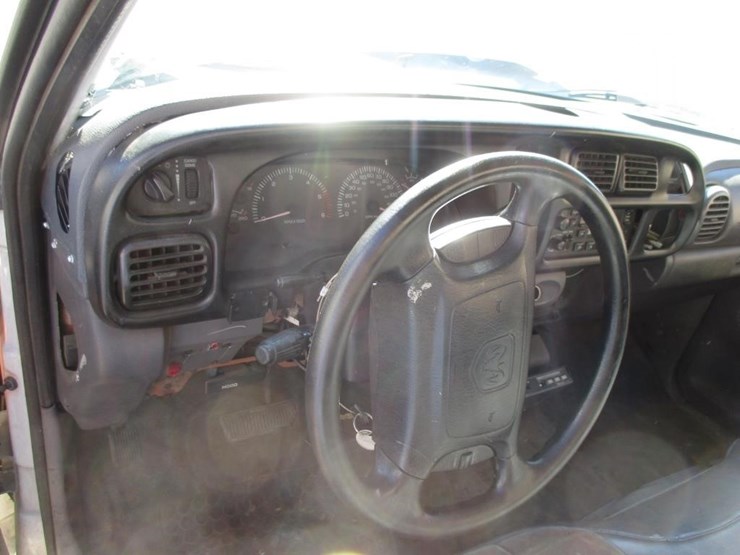 2002-dodge-2500-image-9