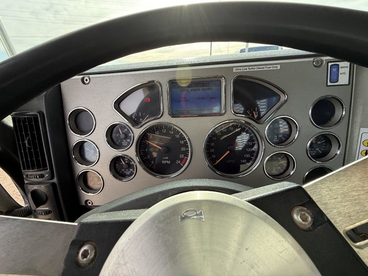 2014-mack-pinnacle-chu613-image-28