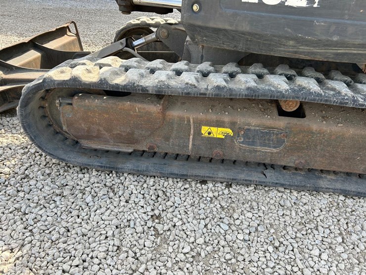 2016-bobcat-e32-image-16