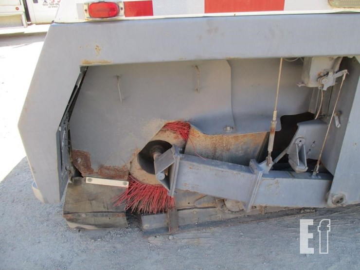 2004-gmc-t7500-image-16