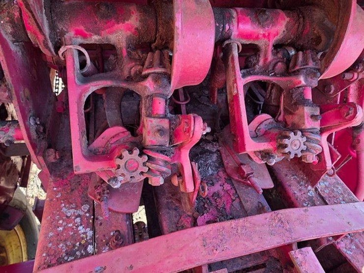 new-holland-310-image-23