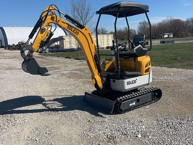 sdlanch-sdle20-mini-excavator-image-1
