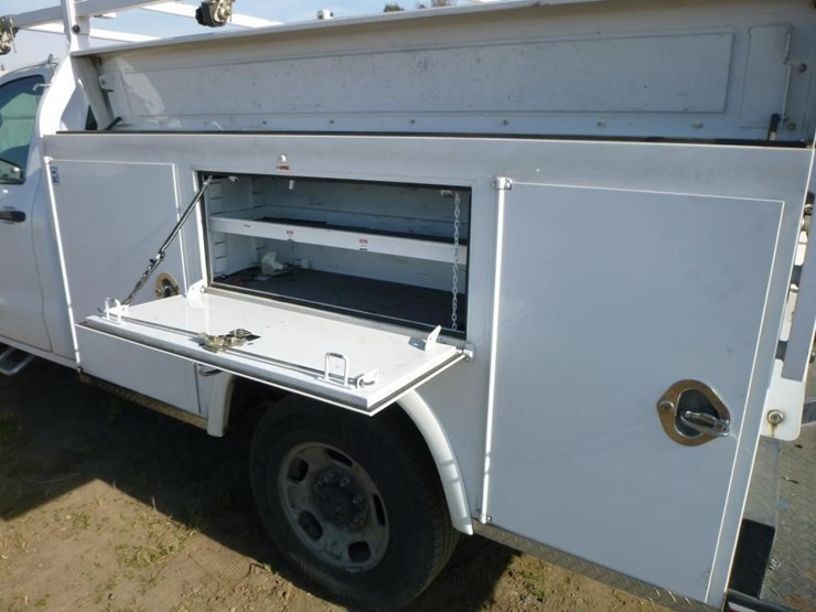 2017-chevrolet-2500-image-21