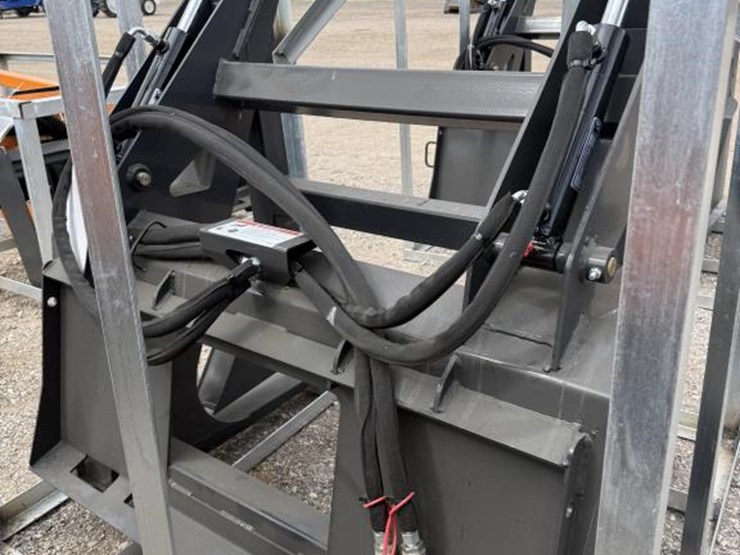 #18-•-skid-steer-log-grapple-image-2