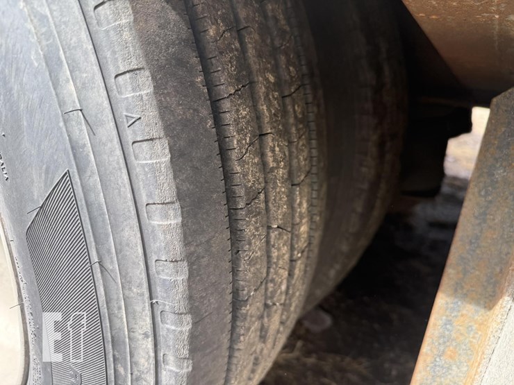 2013-2013-mov-hall-trailer-image-8