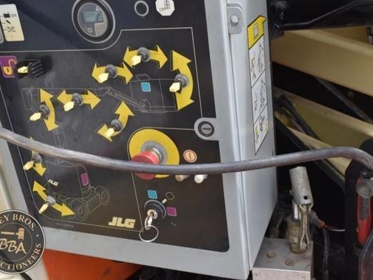 2013-jlg-e300ajp-image-30