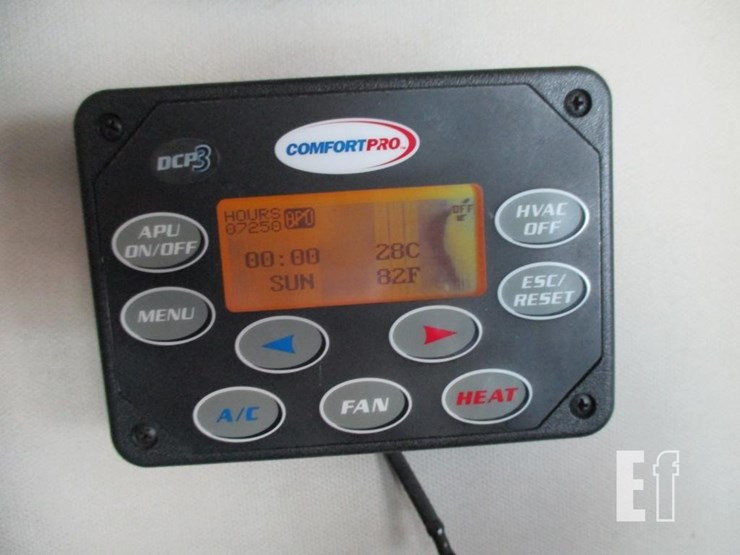 2015-volvo-10-image-19