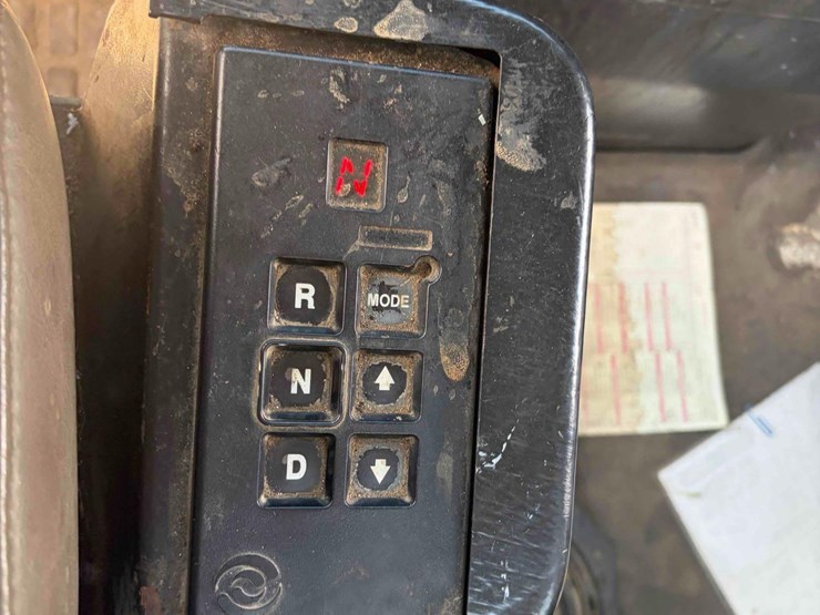 2002-volvo-tandem-axle-road-tractor-image-13