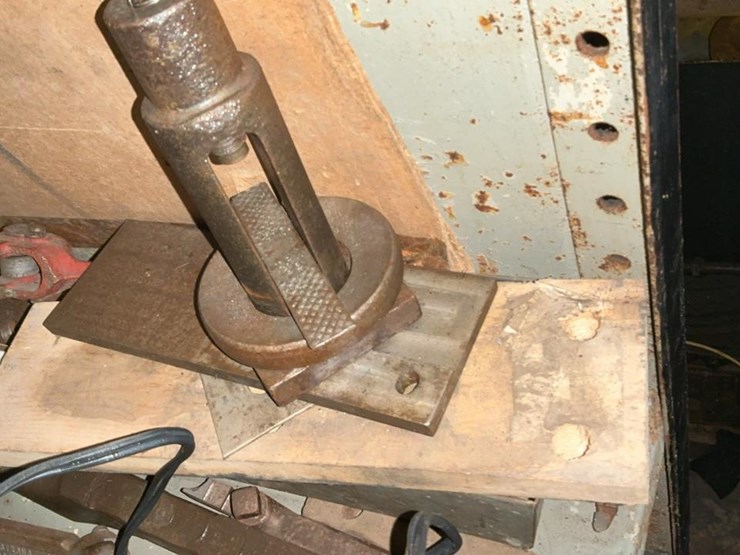 #231-•-parts-shelf-and-contents-image-28