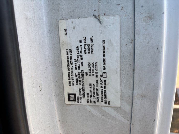 #300-•-2006-gmc-c6500-forestry-chip-truck-image-25