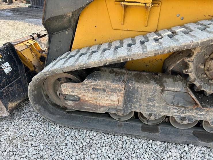 2019-deere-317g-image-18