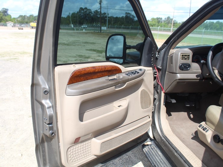 2002-ford-excursion-image-12