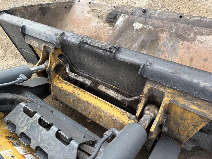 2022-deere-325g-image-12