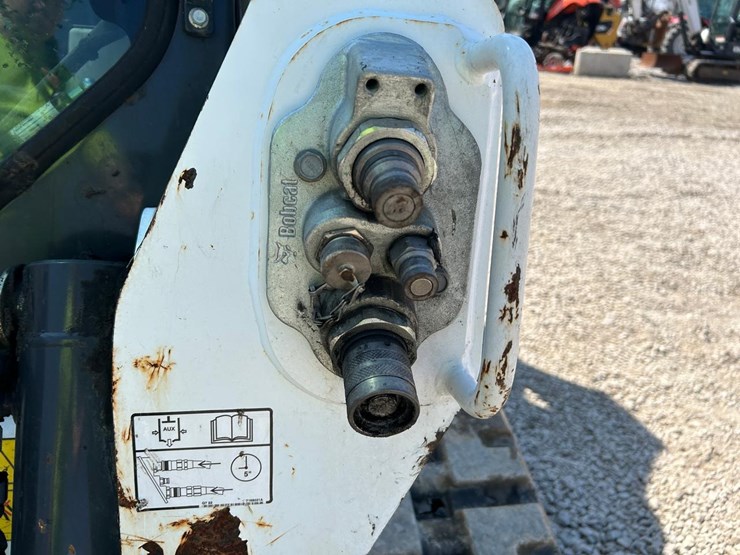 2023-bobcat-t595-image-11