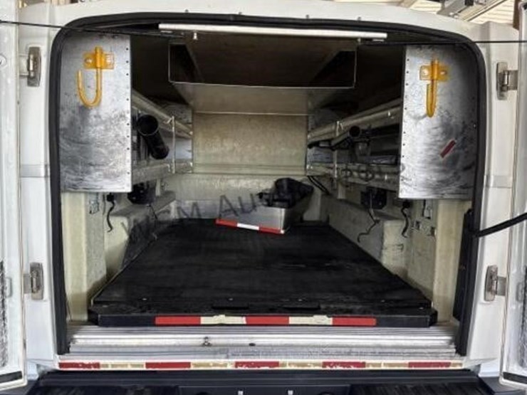 2016-chevrolet-silverado-2500hd-image-12