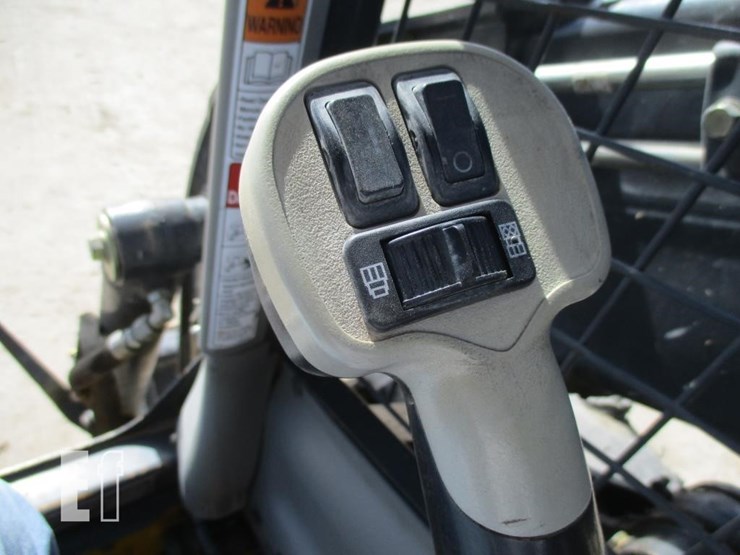 2017-new-holland-l228-image-9