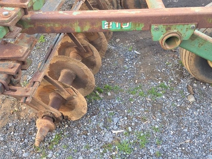 john-deere-210-image-14