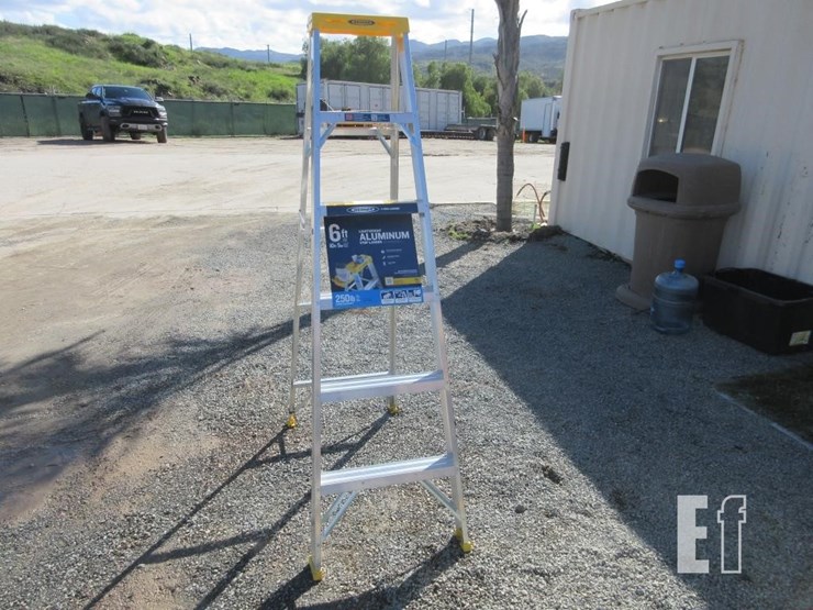 werner-6'-aluminum-step-ladder-image-1