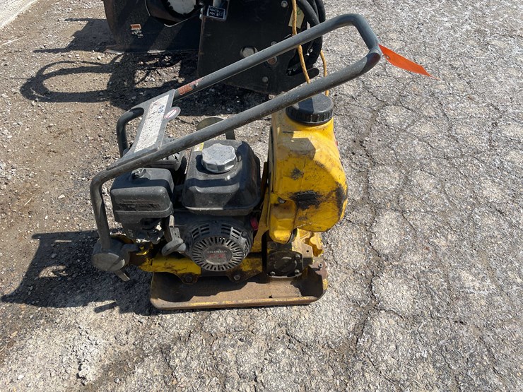 #5689-•-wacker-vp1135-plate-compactor-image-4