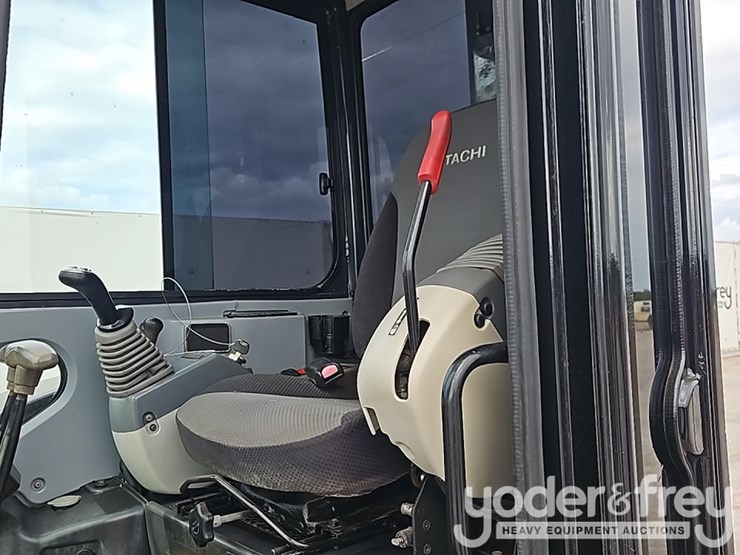 2011-hitachi-zx50u-3f-image-32