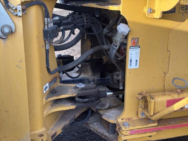 2005-deere-624j-image-24