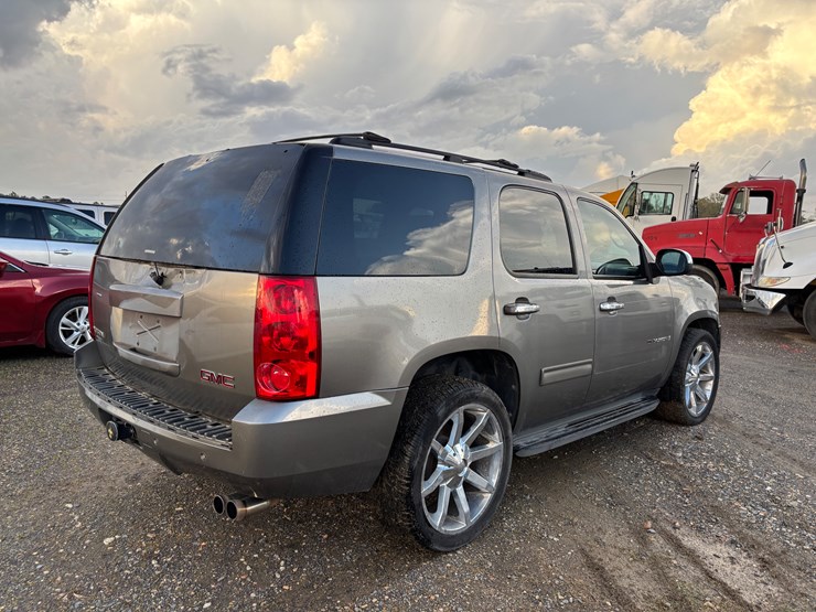 2009-gmc-yukon-image-3
