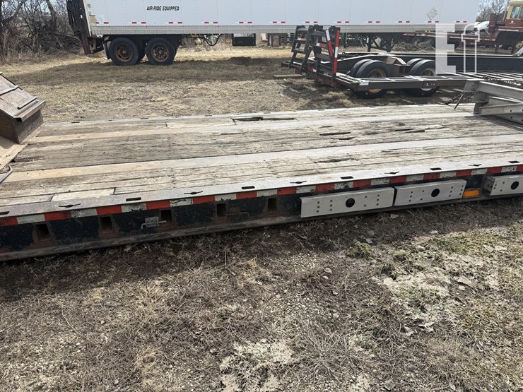 2013-2013-mov-hall-trailer-image-19