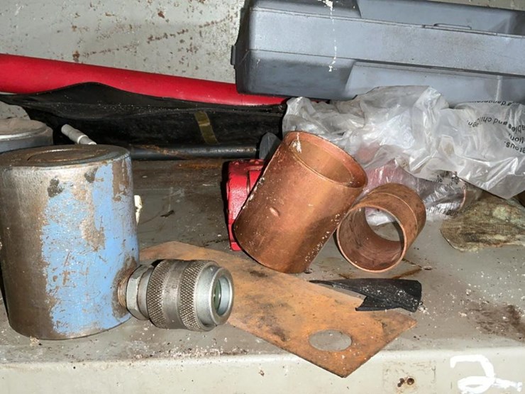 #231-•-parts-shelf-and-contents-image-37